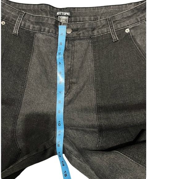 Hot Topic - Picture 5 of 7